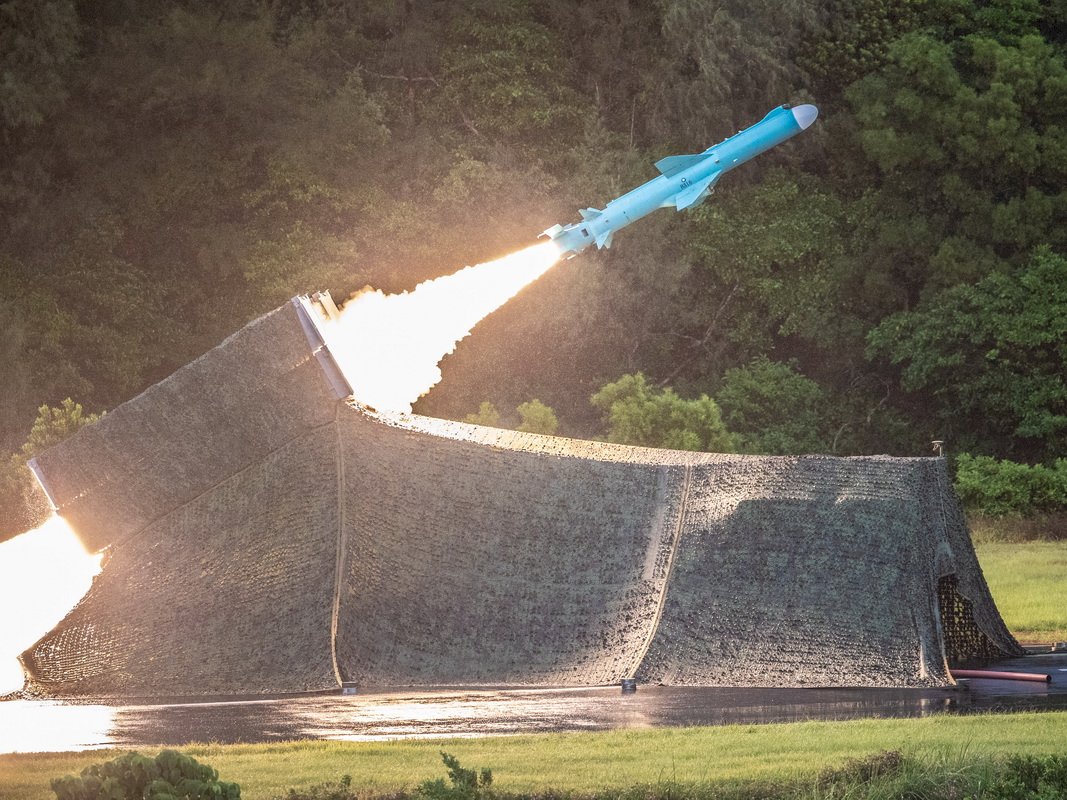 日媒 : 美擬優先售台20項反登陸武器 台美月底將進行雙邊對話