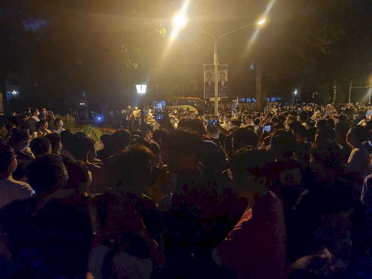 (影) 64前夕再爆好幾波學潮! 反「清零」天津、南開大學示威 高喊打倒官僚主義