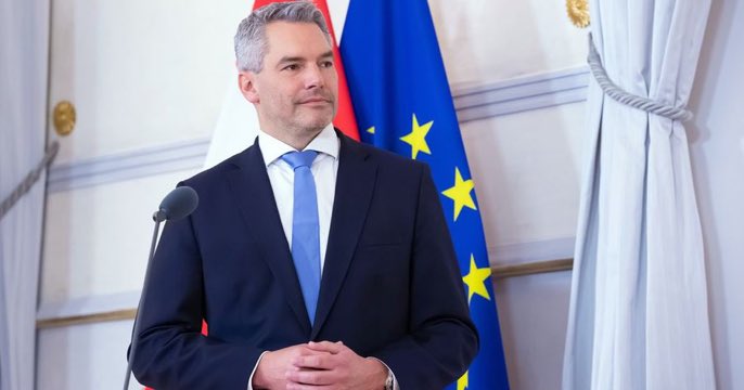 奧地利總理卡爾·內哈默 （Karl Nehammer）表示歐盟給予烏克蘭歐盟候選國地位並不意味著捲入俄烏軍事衝突。   圖：翻攝自Twitter