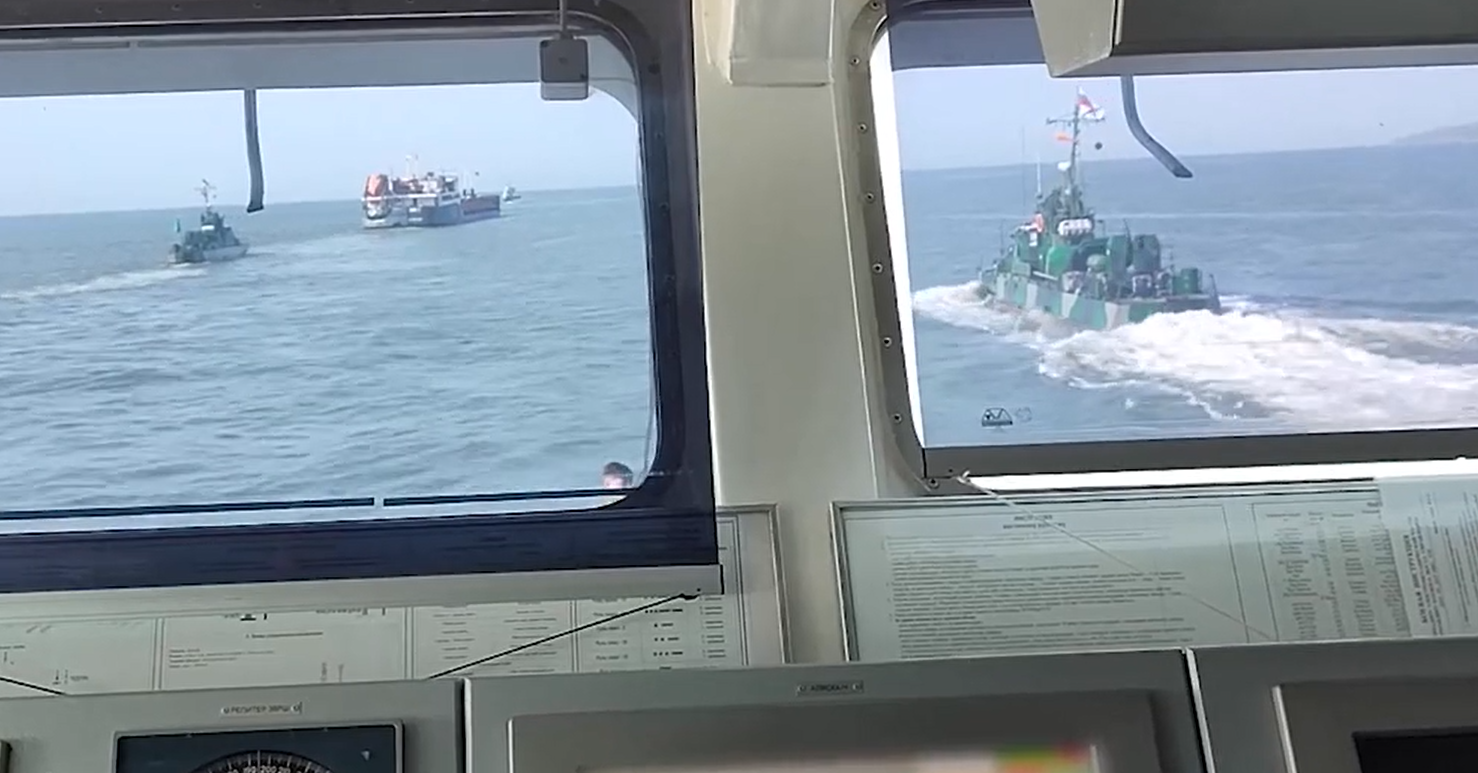 公然運送搶來的烏克蘭金屬? 俄控制馬里烏波爾港 軍艦護送首艘貨船駛出