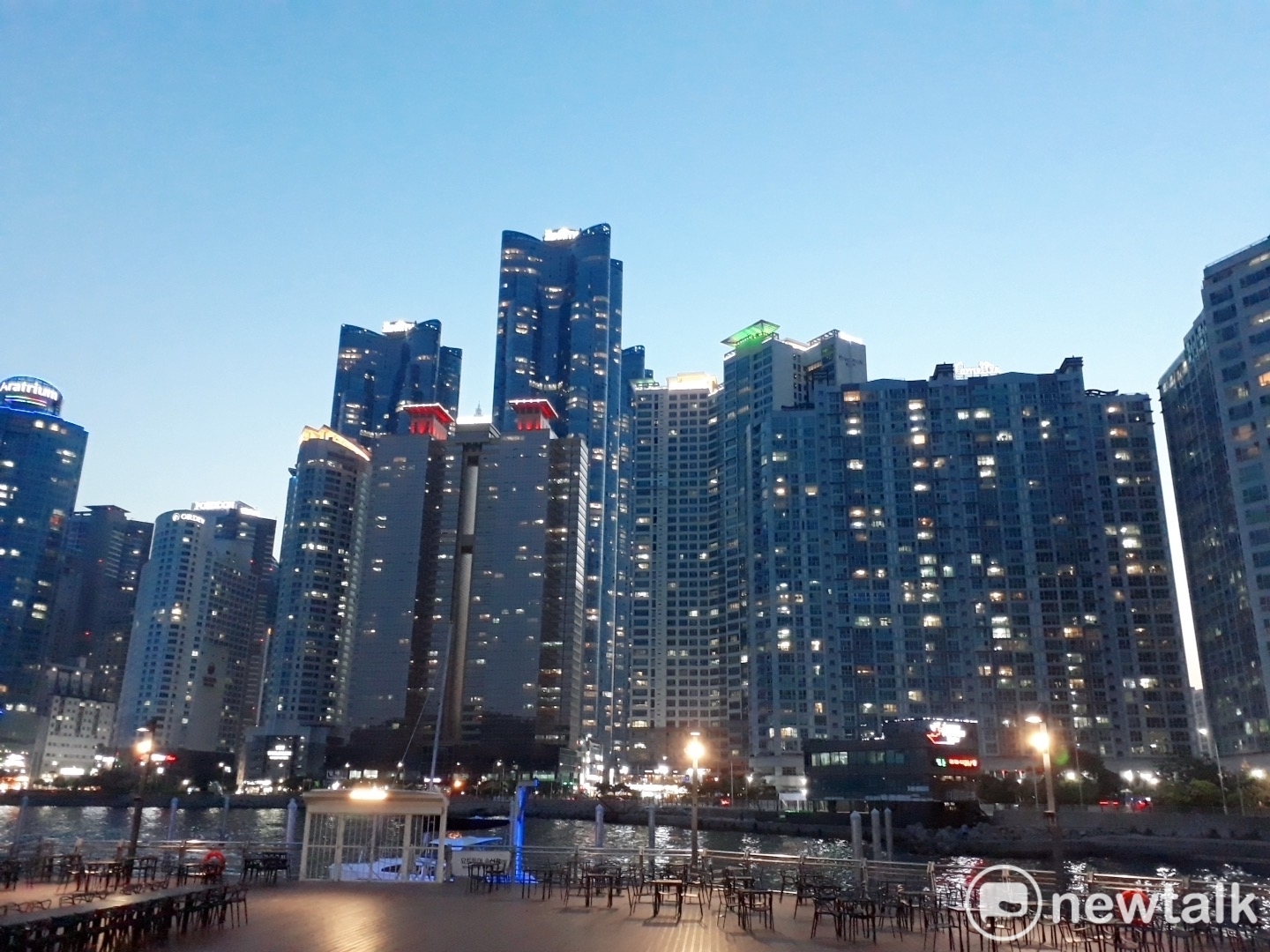 韓國宣布重新開放觀光，台灣旅客可以申請免費個人觀光簽證入境（圖為釜山The Bay 101）。   圖：張家寧／攝