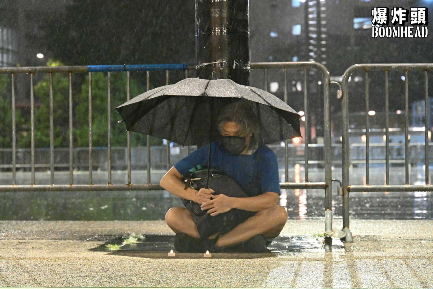 六四33周年》香港維園提前一天圍封 行為藝術家遭港警架走