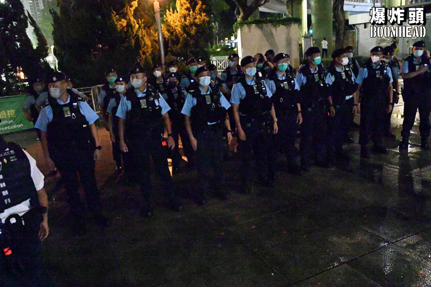 六四33周年》香港維園提前一天圍封 行為藝術家遭港警架走