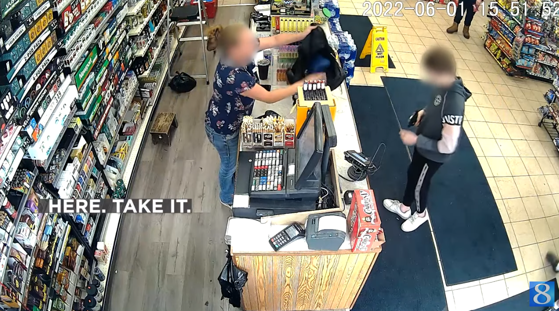 (影)美12歲男持槍搶劫商店還開火！女店員以為是惡作劇