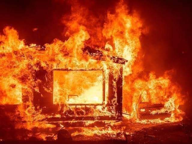 孟加拉貨櫃場爆炸 大火連燒2天 至少49死 包含9消防員