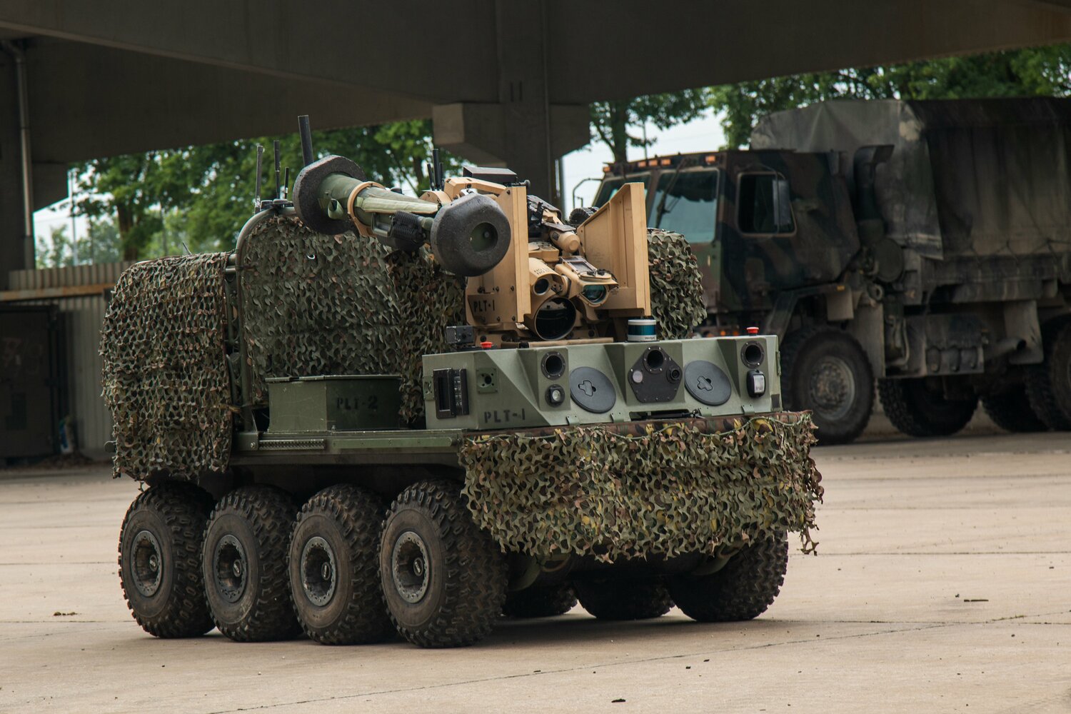 能自動識別、接敵？傳美軍Origin機器人戰車攜「標槍」、無人機前進歐洲