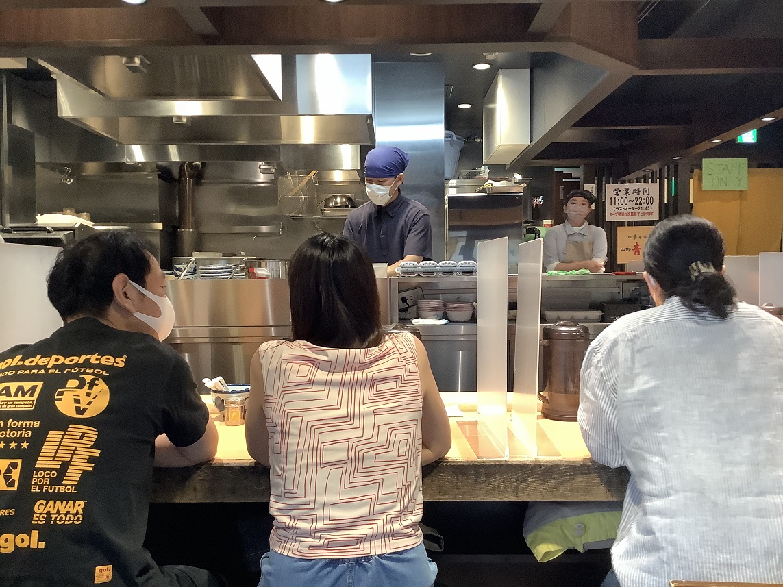 日本許多小吃店都表示至今獨力吸收漲價已達極限。   圖：劉黎兒/攝