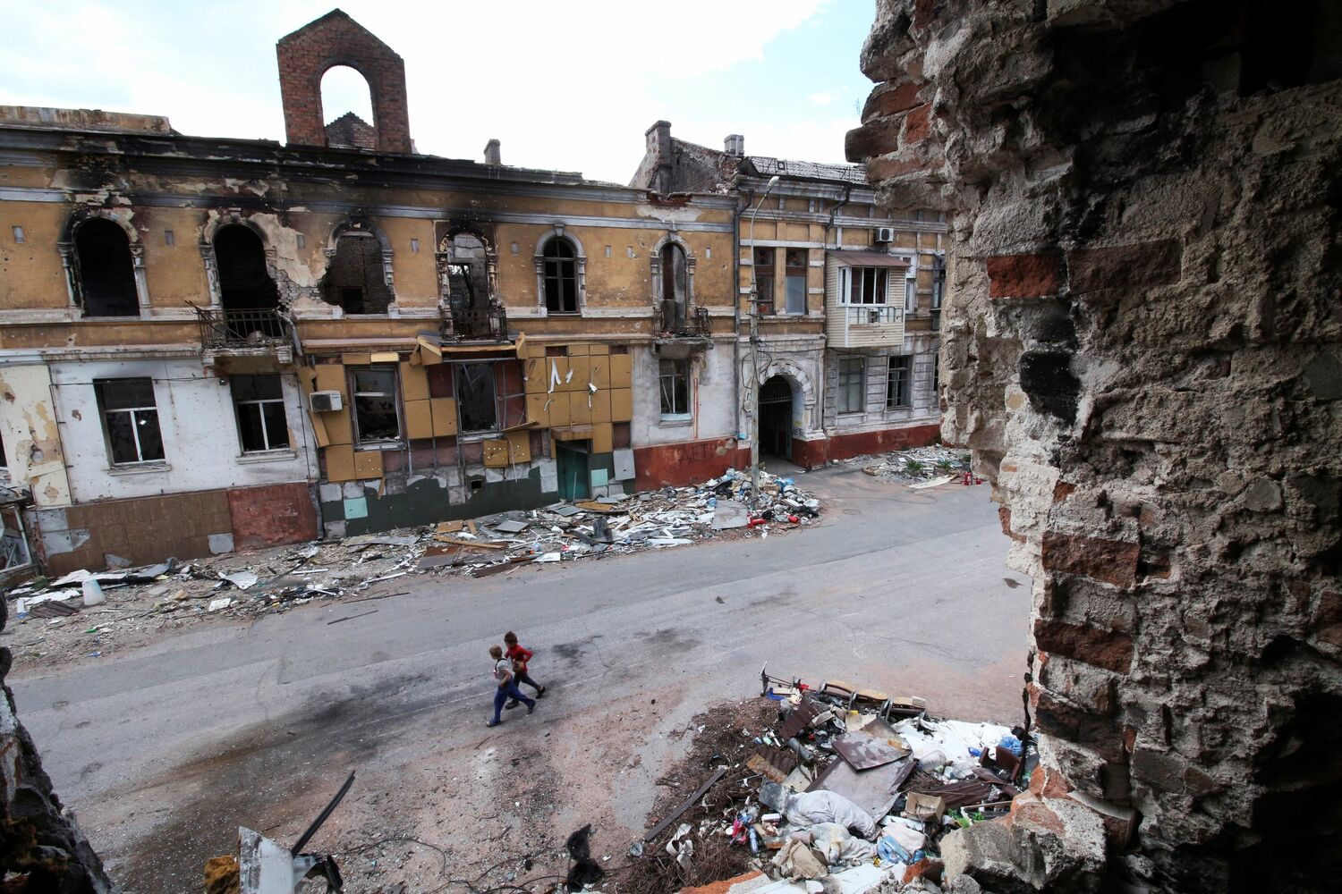馬里烏波爾（Mariupol）市內建築嚴重毀損。   圖：達志影像 / 美聯社（資料照）