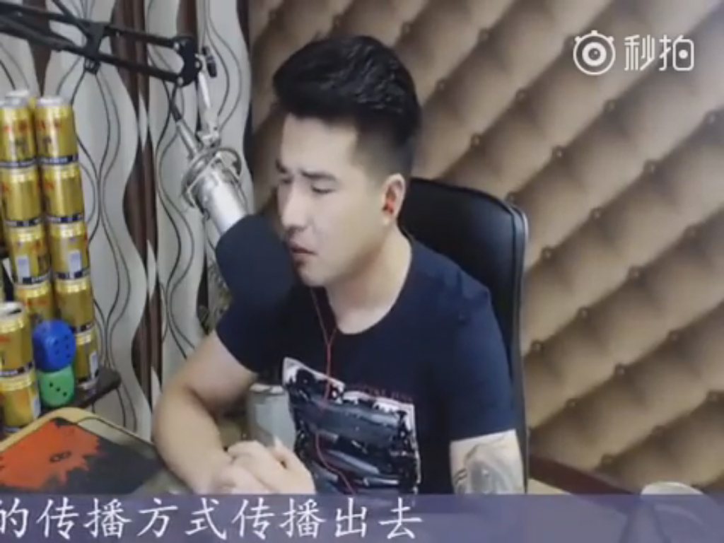 中國江蘇省連雲港1名青年不惜曝光，在影片上呼籲大家把抗議遭鎮壓的消息傳播出去。   圖：翻攝網路