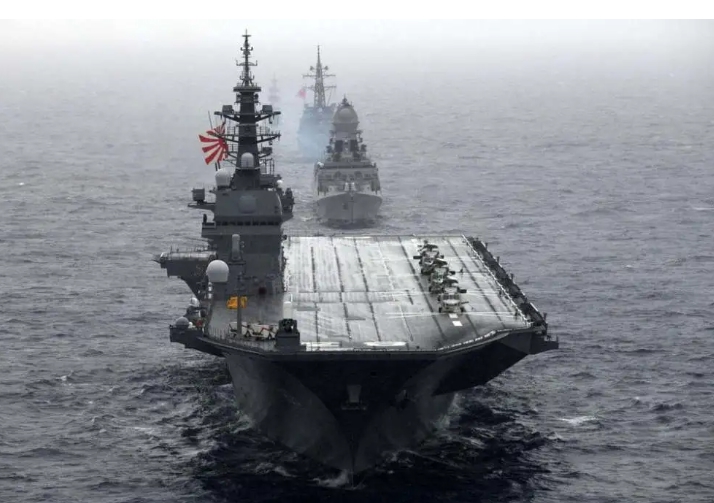 日本出雲號準航母艦隊自橫須賀港出發，準備參加六月底的RIMPAC環太平洋演習。   圖 : 翻攝自殊密院十號
