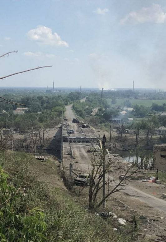 斷橋圍城？！北頓涅茨克返烏最後一座橋遭俄炸毀 烏軍無援、災民無退路