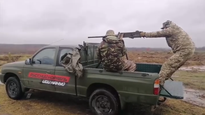 貨卡變戰車！「Car4Ukraine」 他們用自己的方式為烏克蘭而戰