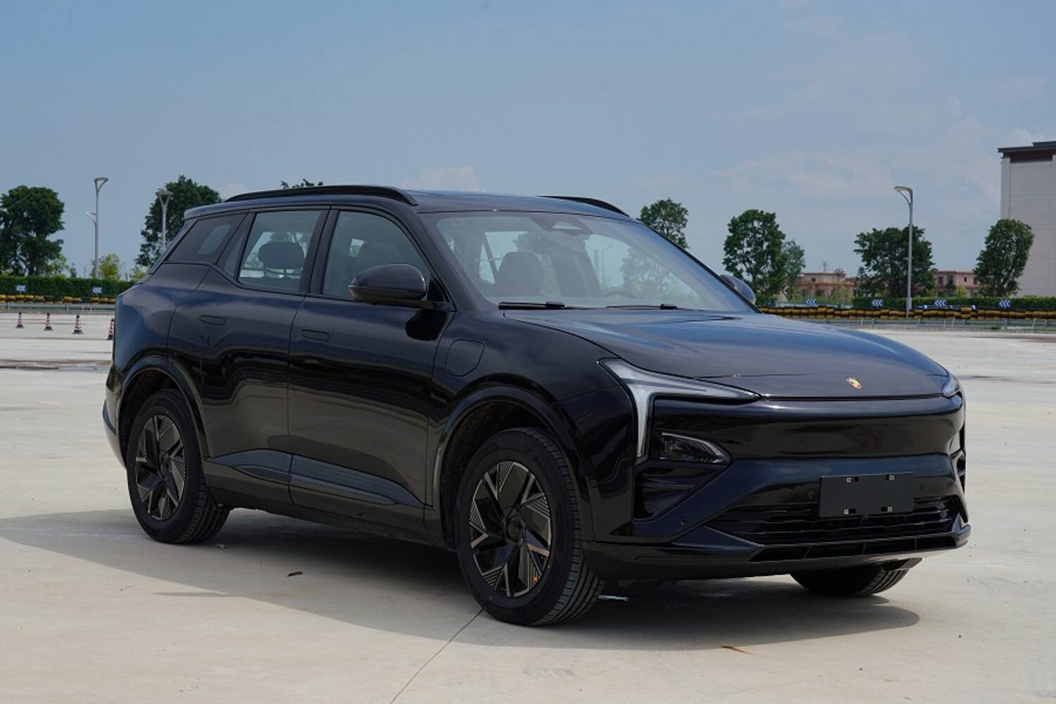 陸媒披露，定位A級SUV，售價不到新台幣86萬的「恒馳5」生產公司恒大新能源汽車，日前遭法院強制執行17元人民幣的罰鍰。   圖：擷自中國工信部官網