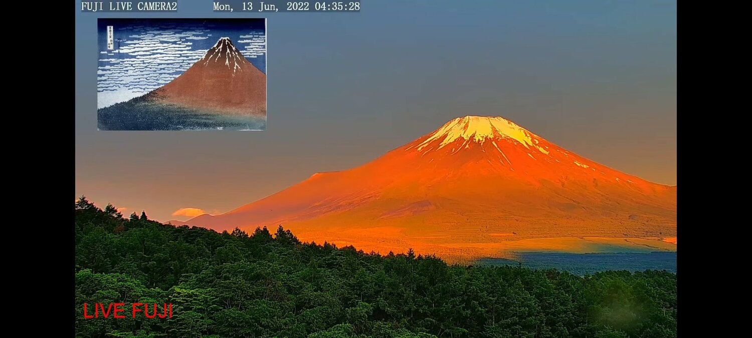 日出紅暈染出「赤富士」 攝影師大嘆 : 真像葛飾北齋的畫一樣