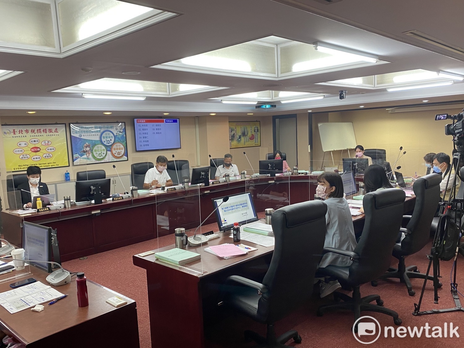 台北市議會財政委員會今日召開「北市府違反行政中立」專案報告。   圖：周煊惠 / 攝