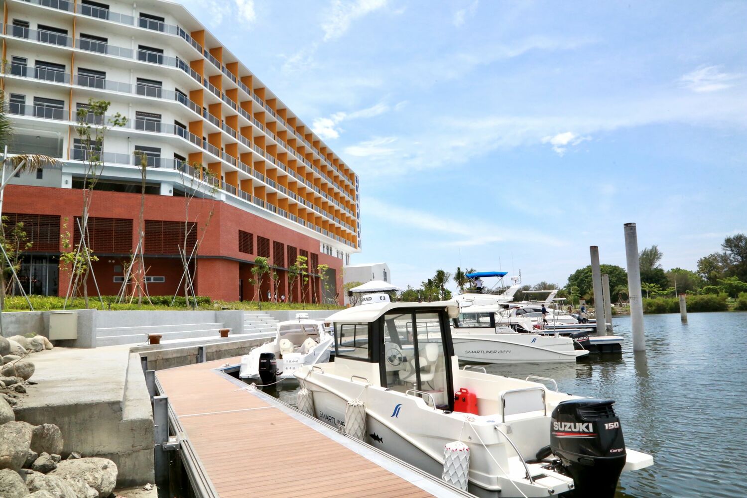 福爾摩沙遊艇酒店緊鄰安平水景公園，水景公園對面就是安平古堡，同時也是全台唯一擁有遊艇碼頭的飯店，共有6種房型，237間客房及套房，還有可容納1,000人的大型會展中心。   圖：黃博郎／攝