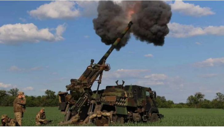 俄軍自走砲向烏克蘭陣地猛攻。   圖 : 翻攝自俄國國防部