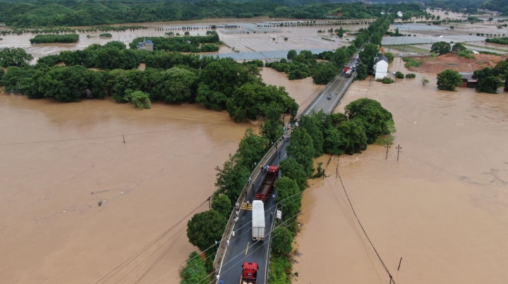 中國發布今年首次紅色山洪災害預警！暴雨造成各地災情慘重