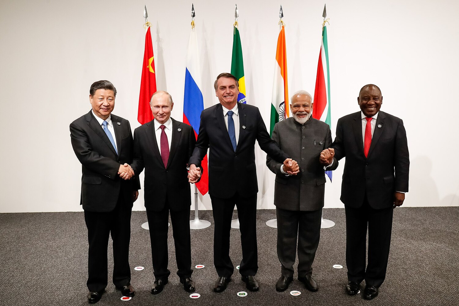  2019年金磚五國峰會領導人握手合照。   圖：擷取自維基百科（資料照）