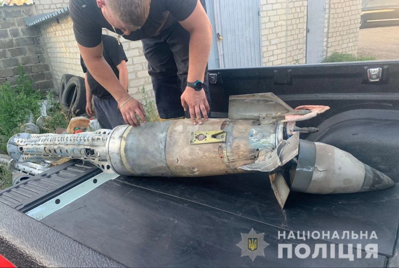 烏克蘭國家警察局展示俄軍新型「9M544」精確制導火箭彈殘骸。   圖：翻攝National Police of Ukraine網站