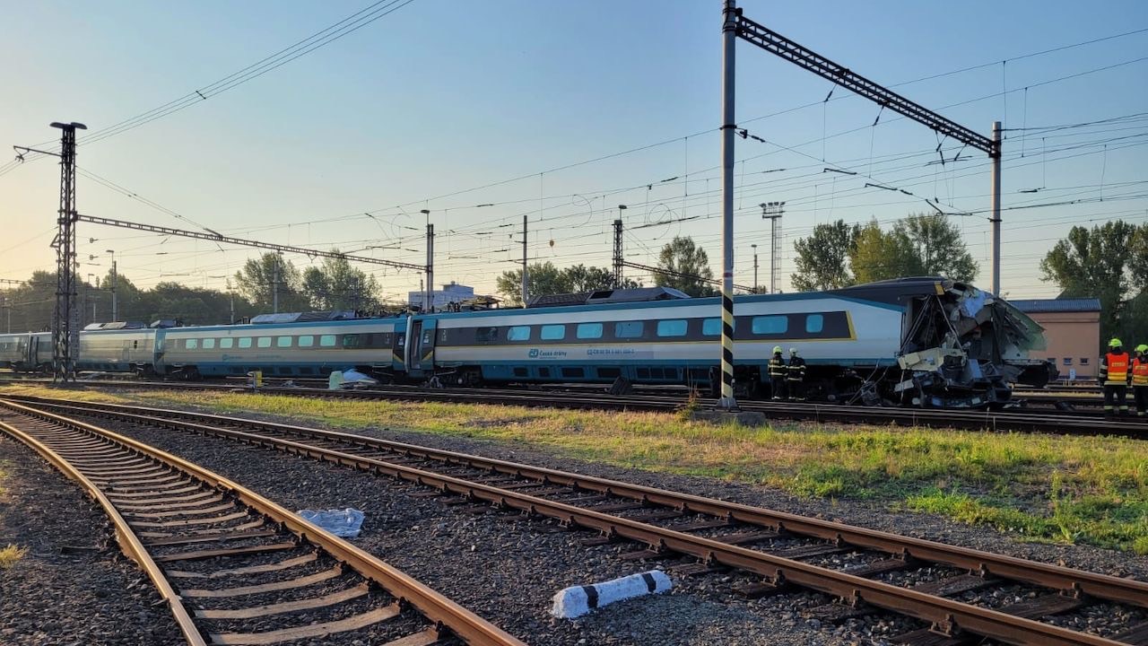 捷克子彈列車對撞釀1死5傷 外媒：疑似人為疏失