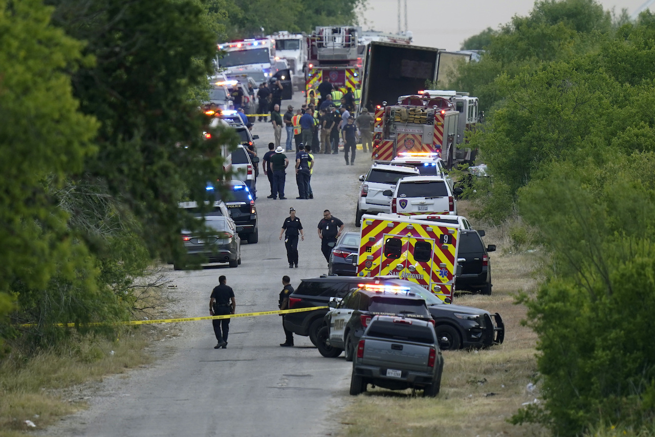 美國德州邊境貨櫃車上發現53具移民屍體。   圖：達志影像/美聯社