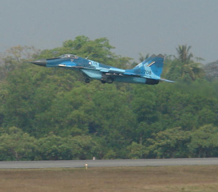 緬甸軍政府一架疑似MiG-29戰機，傳30日在攻擊境內少數民族反抗軍時，誤闖泰國領空。   圖：翻攝環球時報(資料照)