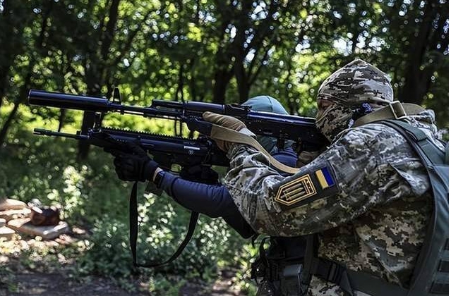 英媒報導，烏克蘭特種部隊薩滿營已潛入俄國境內，破壞油槽。 圖 : 翻攝自推特