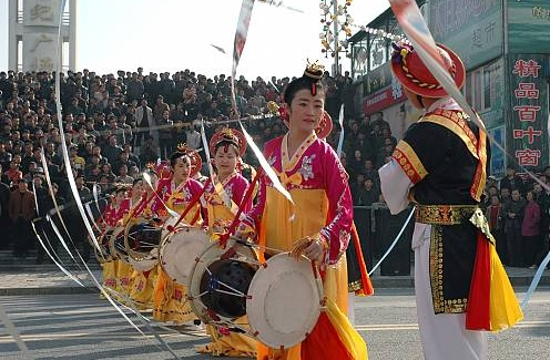 中國朝鮮族農樂舞。   圖:中國非物質文化遺產網