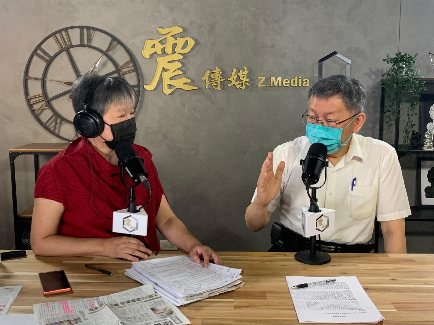 台北市長柯文哲接受專訪。   圖：震傳媒「新聞不芹菜」 提供