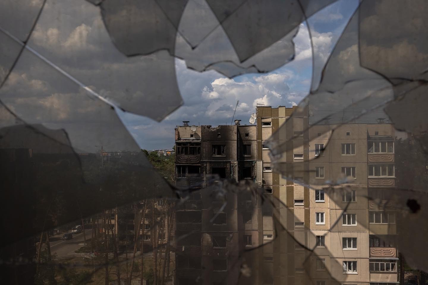 烏東遭俄導彈攻擊，多處民宅毀損。   圖：擷取自烏克蘭總統澤連斯基臉書（資料照）
