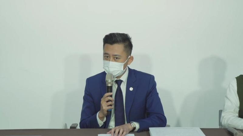 新竹市長林智堅身陷碩論涉抄襲風暴，5日下午特別召開記者會說明。   圖：翻攝林智堅臉書