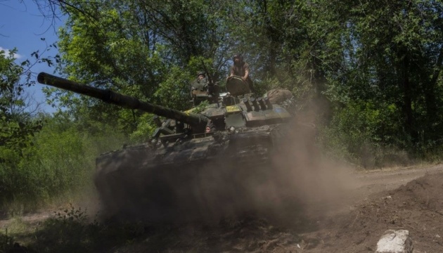 烏克蘭武裝部隊在斯拉夫揚斯克附近與俄軍交火。   圖：翻攝@MarkRid89403375推特