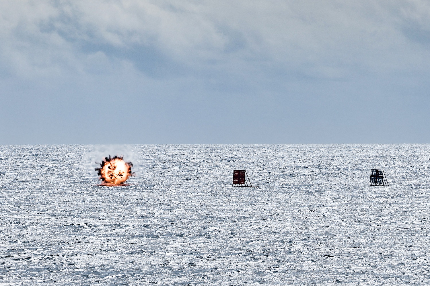 「天馬操演」拖式飛彈射擊命中海上標靶。   圖：第四作戰區提供