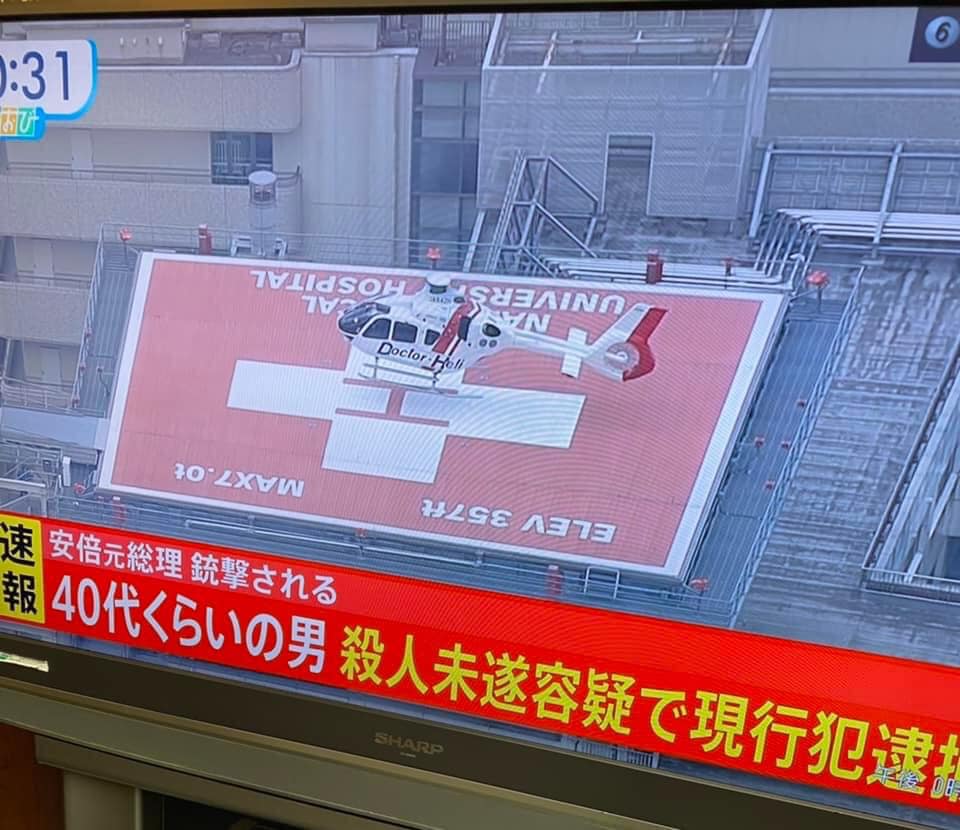 安倍中槍後上機畫面曝光! 目擊者：第一聲槍響後 安倍還在演說 第二槍後倒地