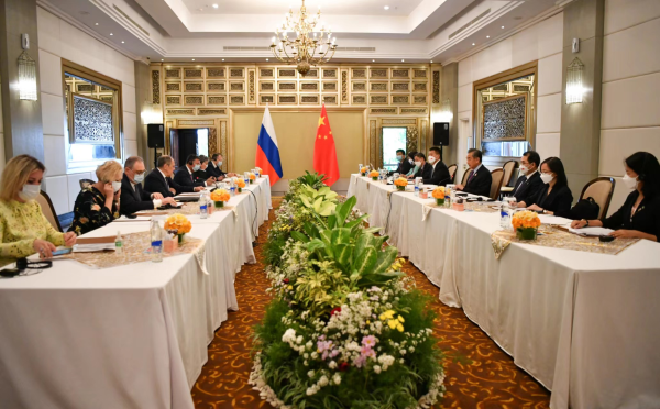 搶在G20開幕前 中、俄外長會面 王毅稱：對烏俄戰爭將持客觀公平態度