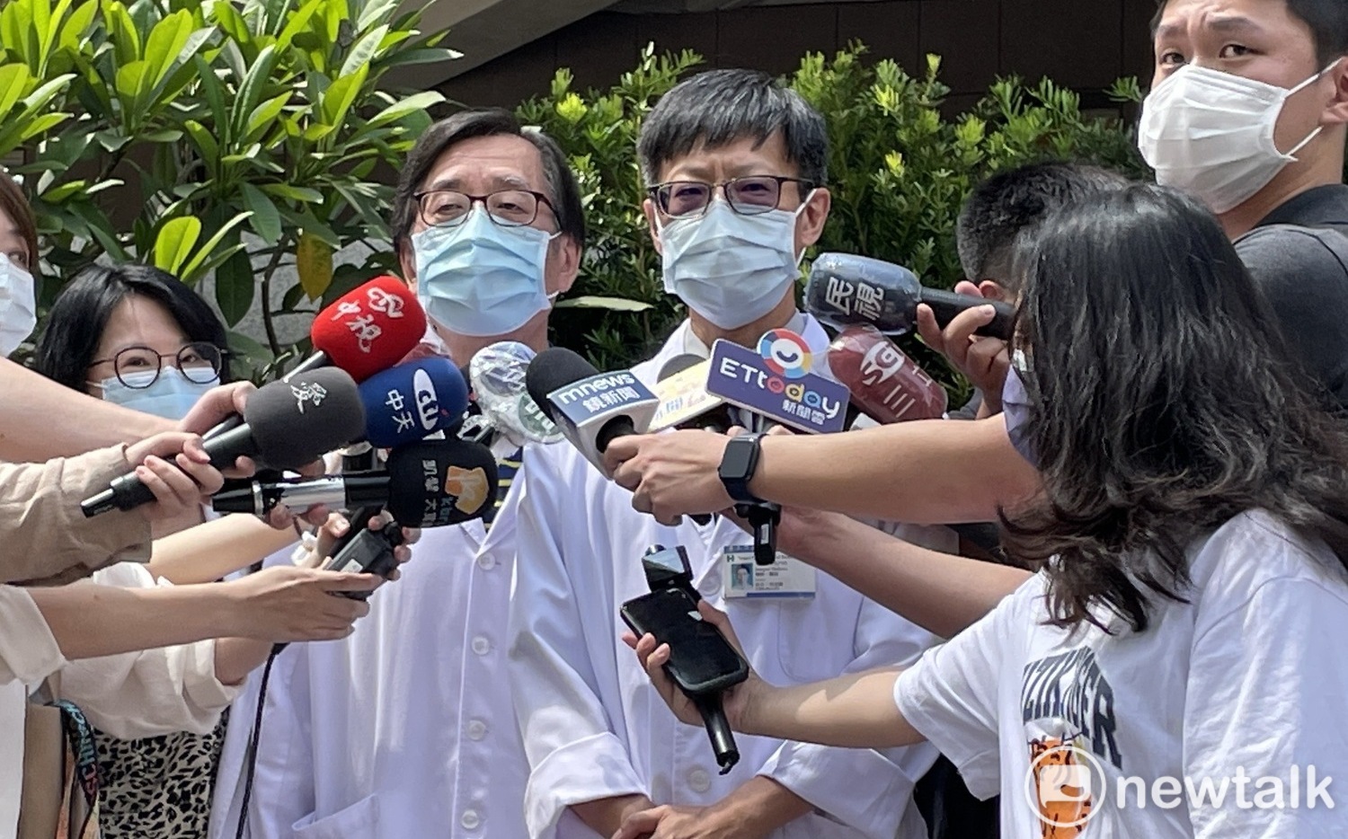 蔡炳坤開刀1.5小時、目前鎮靜治療中 醫師：未來一週關鍵觀察期 | 政治