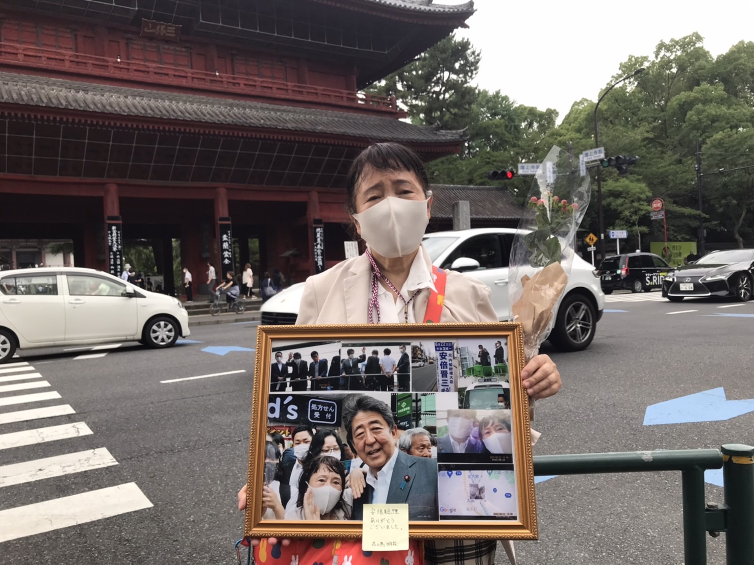 日本前首相安倍晉三告別式，許多民眾主動到場致意。 圖：翻攝自江淑美臉書