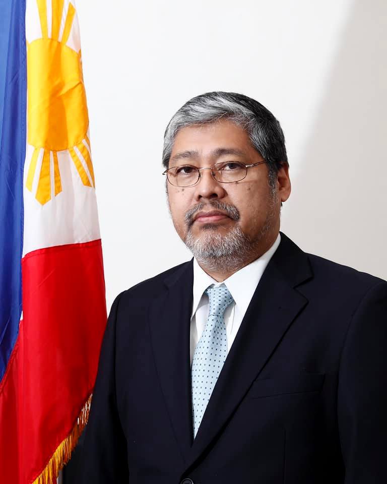 菲律賓外交部長恩里克·馬納洛（Enrique Manalo）。   圖：擷取自維基百科