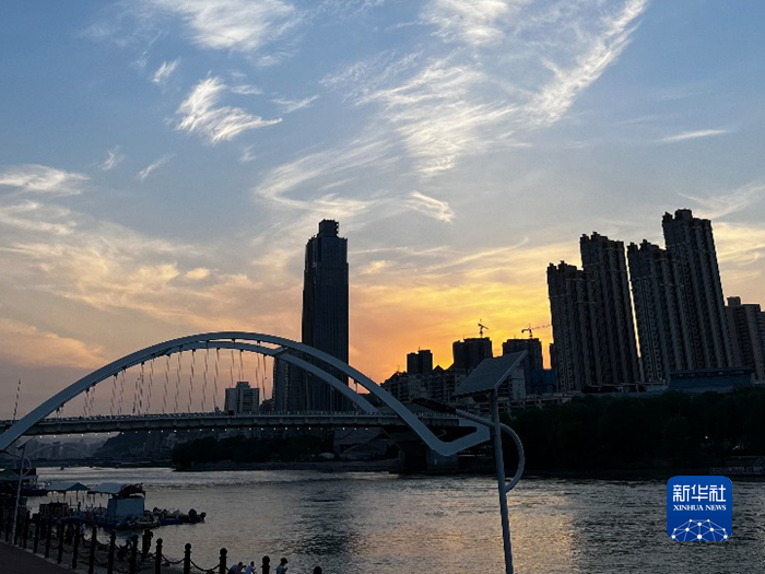 中國多地封城，圖為蘭州市景。   圖 : 翻攝自新華社（資料照）