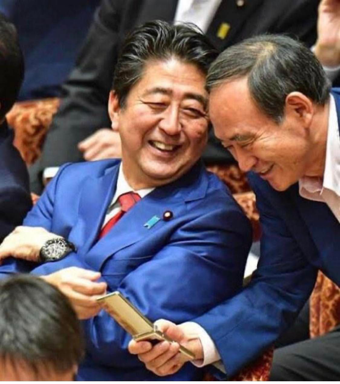 菅義偉淚訴想和安倍晉三呼吸相同空氣 矢板明夫道出兩人20年深厚情誼