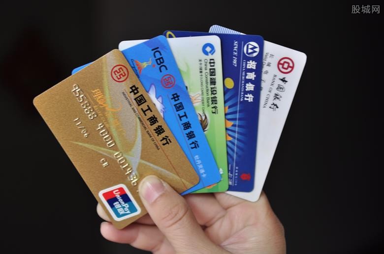 只能存錢 不能提款? 停貸風暴銀根緊 中國多省銀行拿「斷卡」當藉口