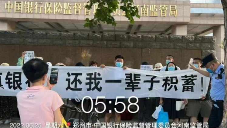 在中國 說真話的下場很慘! 他2年前就吹哨河南村鎮銀行 被「電視認罪」