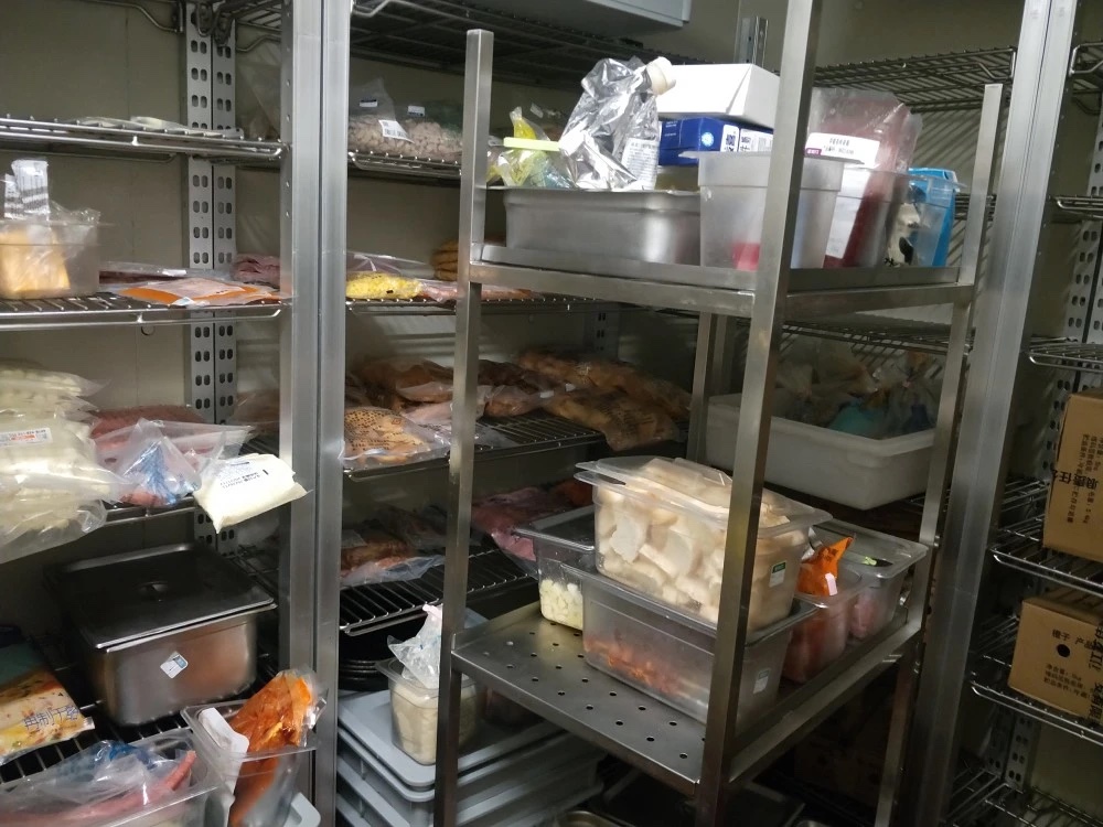 中國必勝客遭臥底! 過期食品「無限續命」炸油用到黑指數超標一倍