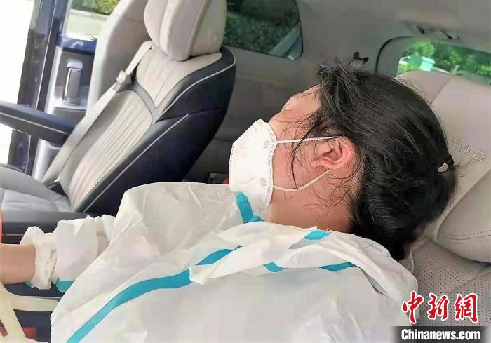 中國極端氣候強襲 破紀錄降雨與熱浪使民眾陷苦海 居民頂豔陽排核酸