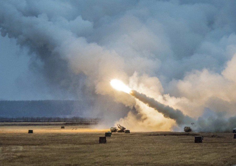 「海馬斯」高機動性多管火箭系統（HIMARS）已在烏克蘭取得一系列戰果。   圖：翻攝推特