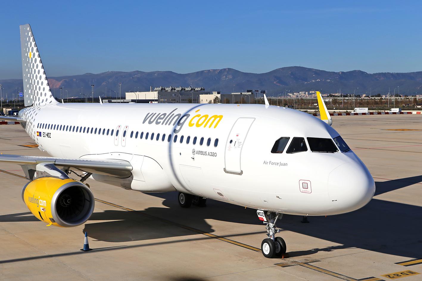 機長、空勤跑第一！西班牙廉價客機起火竄濃煙 乘客機上如無頭蒼蠅
