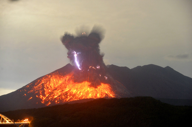 櫻島火山「寫紀錄」！首次升至最高5級警戒 日官方下令緊急疏散