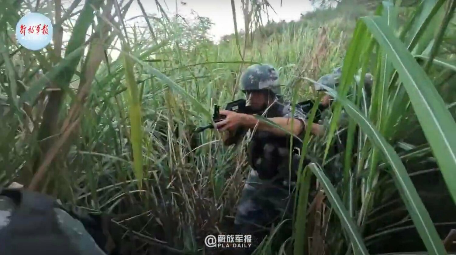 「演」很大？！軍事專家看解放軍特戰兵搶灘登陸提「20處」離譜錯誤