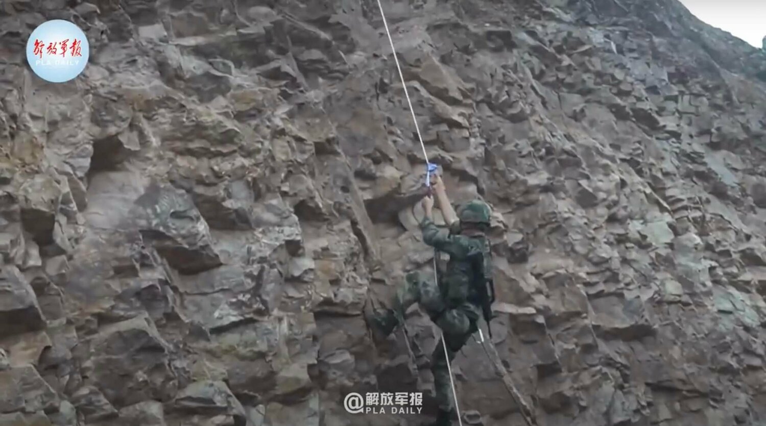 「演」很大？！軍事專家看解放軍特戰兵搶灘登陸提「20處」離譜錯誤
